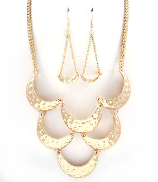 Scallop Statement Necklace and Earring Set