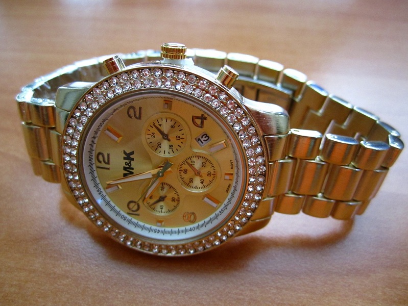 M&K Gold Date Glitz Watch - Click Image to Close