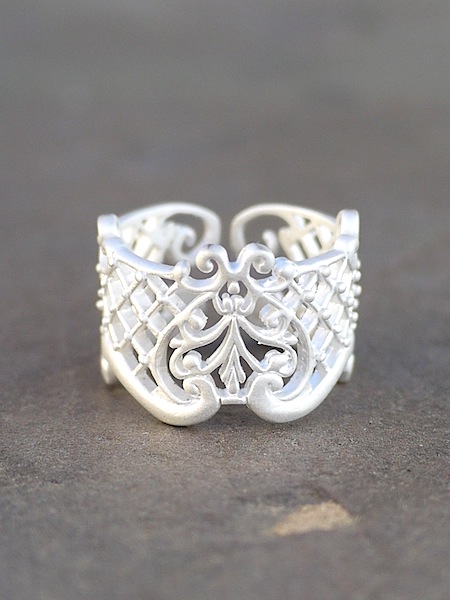 Thai Lattice Ring - White