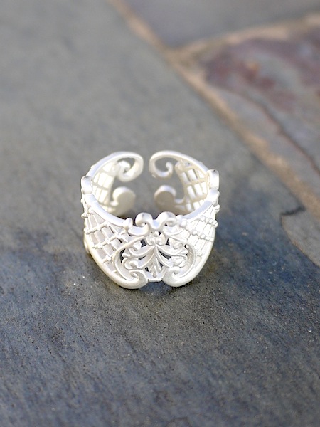 Thai Lattice Ring - White - Click Image to Close