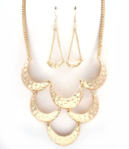 Scallop Statement Necklace and Earring Set - Click Image to Close