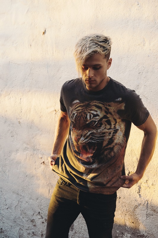 Tiger Teeth Men's Graphic Tee